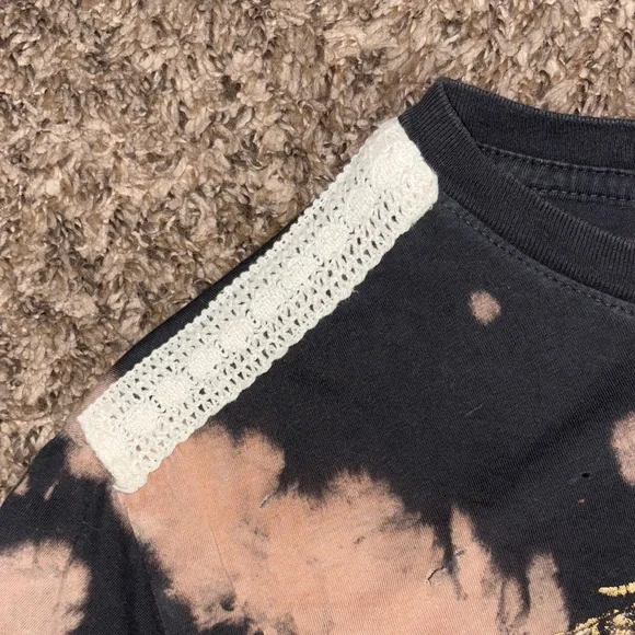 Women’s Affliction Graphic V T-Shirt Size Medium - Picture 3 of 5